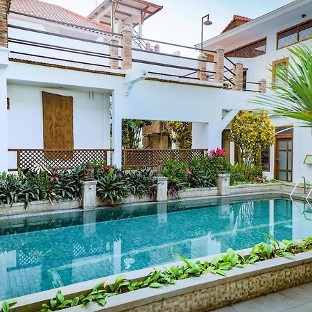 Family Hotel Gradia 2 Batu (East Java) Exterior foto