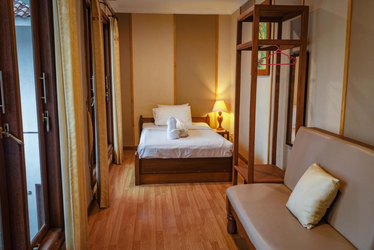 Family Hotel Gradia 2 Batu (East Java) Exterior foto