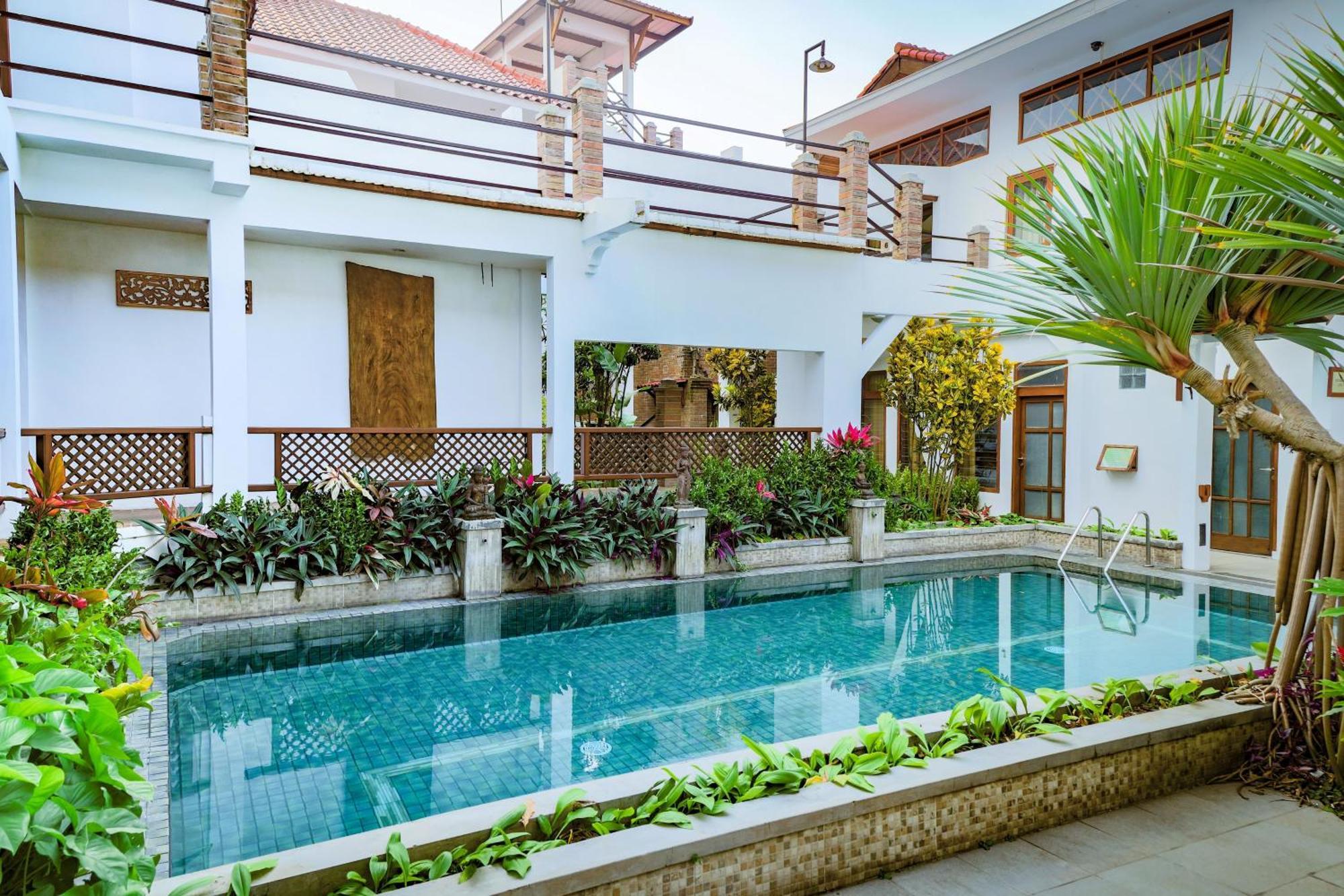 Family Hotel Gradia 2 Batu (East Java) Exterior foto