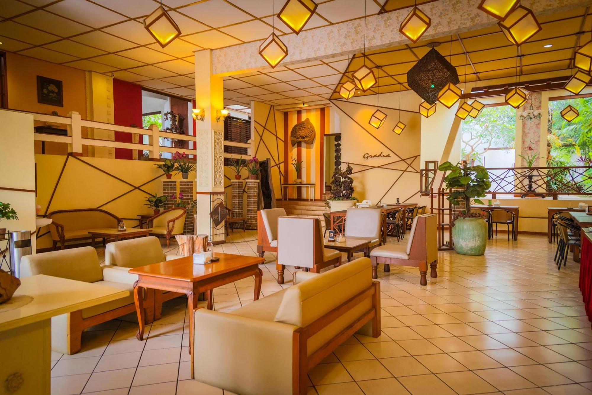Family Hotel Gradia 2 Batu (East Java) Exterior foto