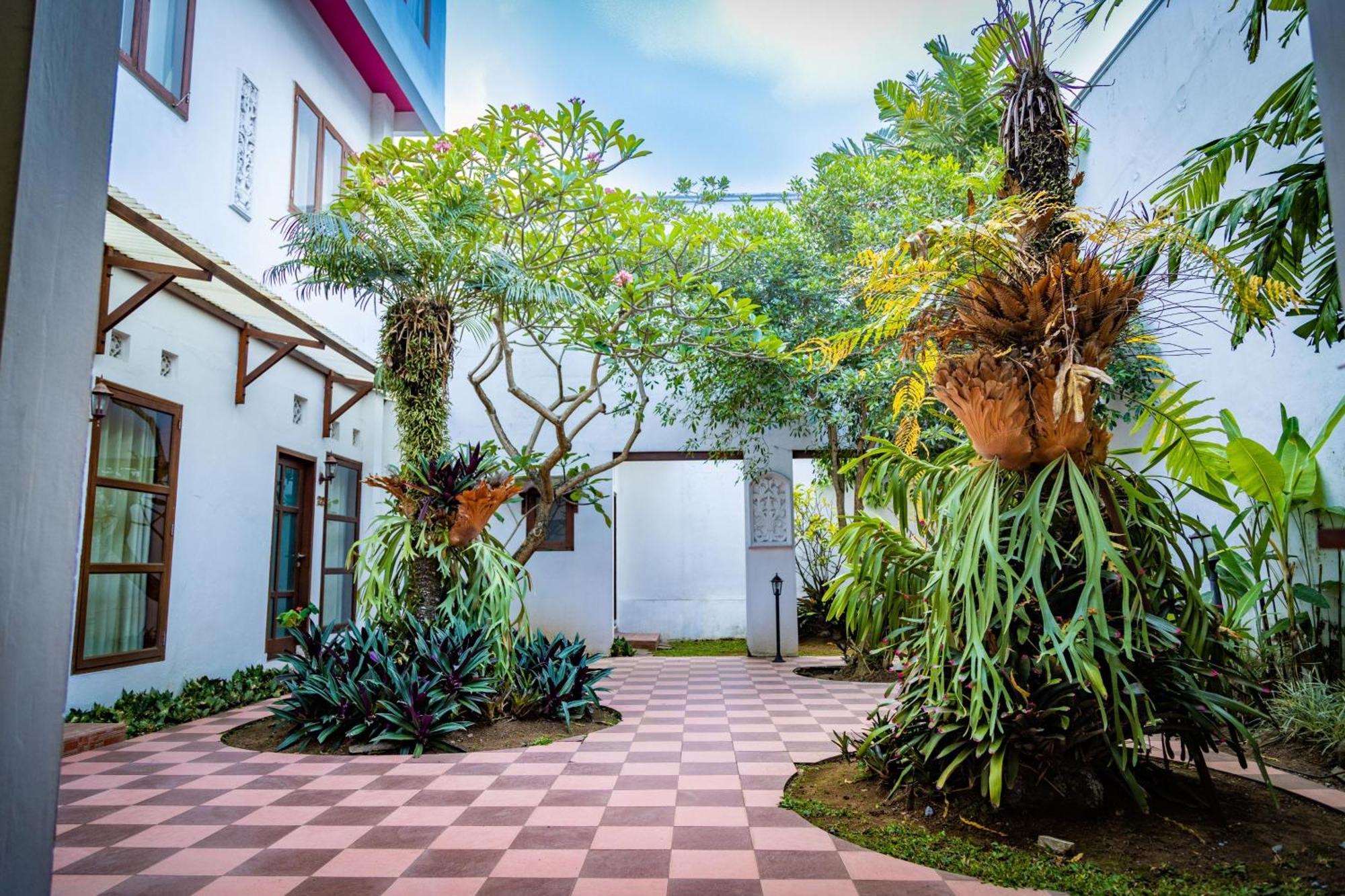 Family Hotel Gradia 2 Batu (East Java) Exterior foto