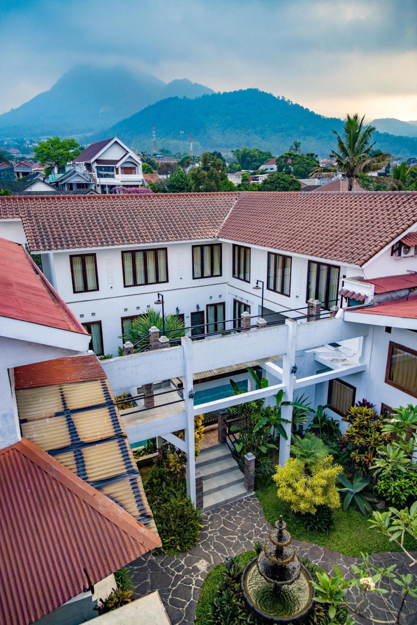 Family Hotel Gradia 2 Batu (East Java) Exterior foto
