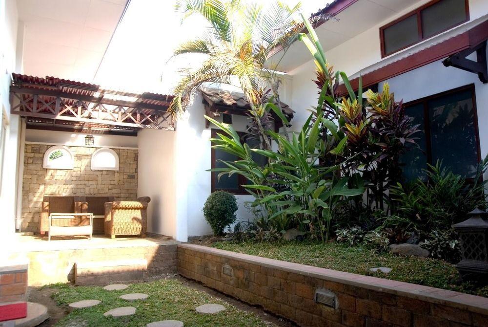 Family Hotel Gradia 2 Batu (East Java) Exterior foto