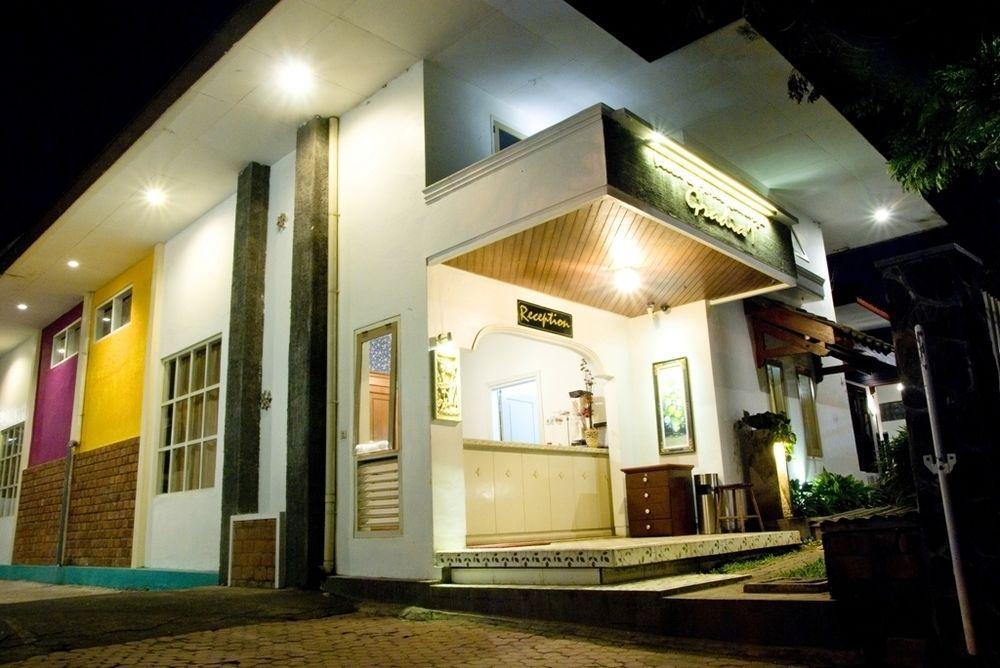 Family Hotel Gradia 2 Batu (East Java) Exterior foto