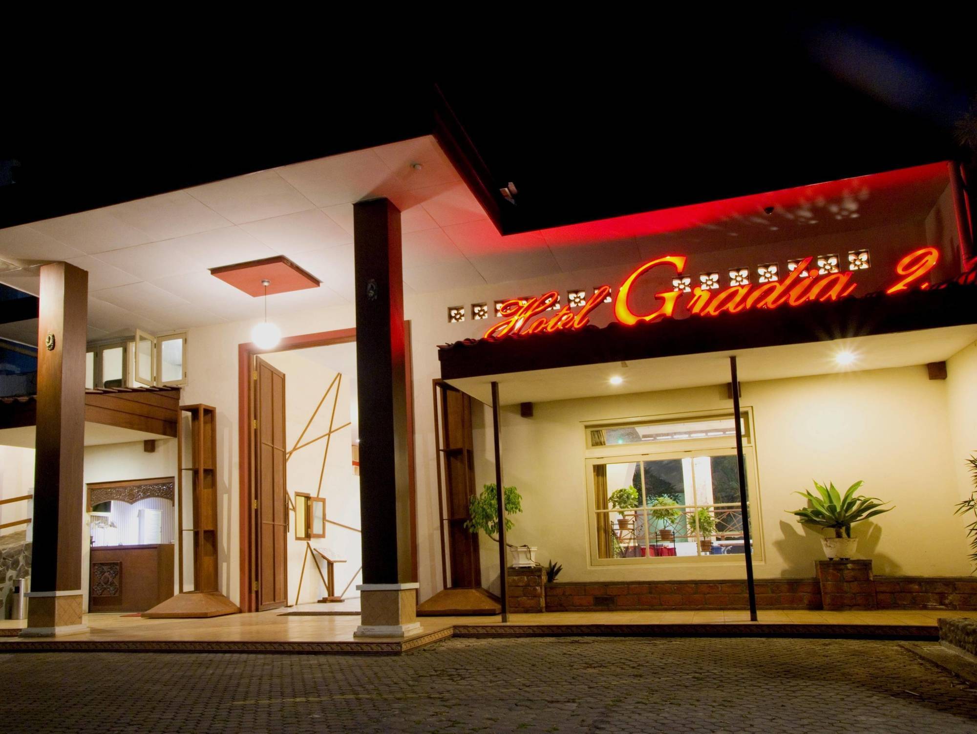 Family Hotel Gradia 2 Batu (East Java) Exterior foto